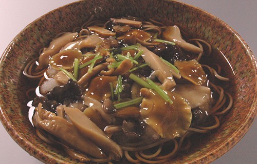 Soba Yamatake dengan 6 jenis jamur